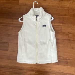 Patagonia White fuzzy vest **NEW**